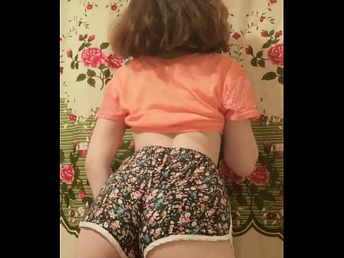 ❤️ Sexy mladá kočka svléká šortky před kamerou. Ruské porno u cs.mrpornogratis.ru ️❤